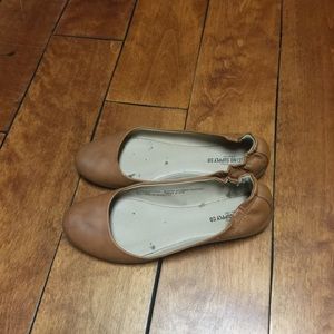 Tan flats