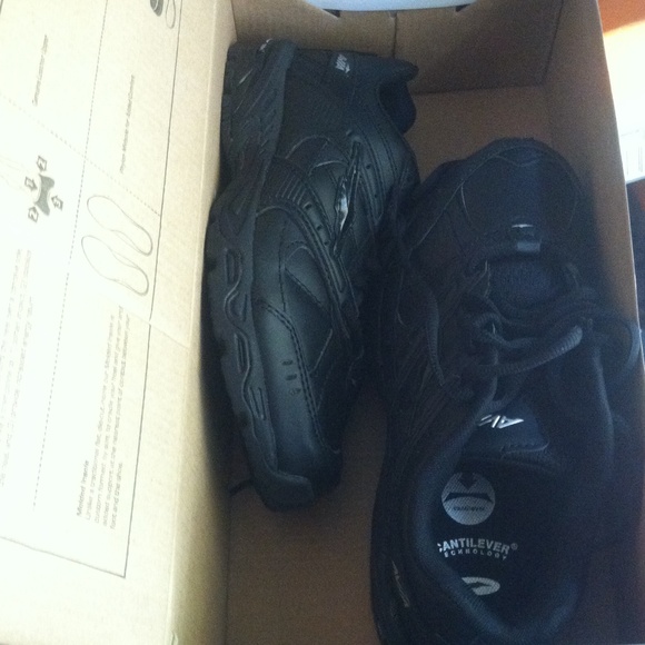 NIB BLACK SNICKER TENNIS SHOES SZ. 6WW