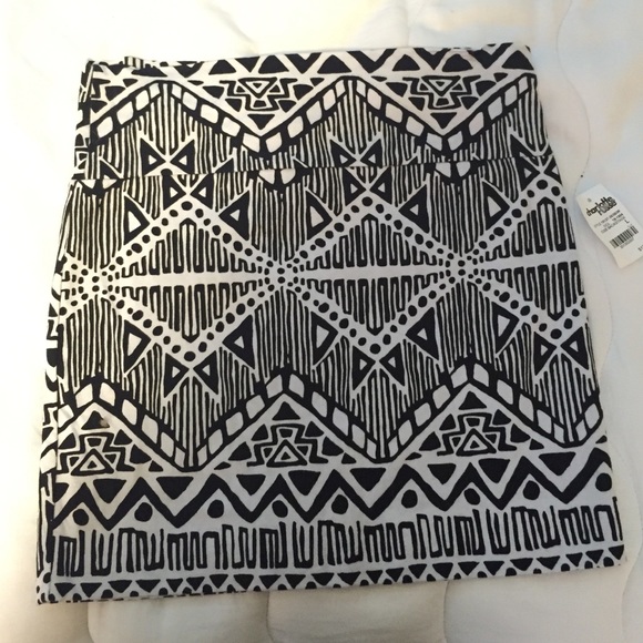 Black and white Aztec printed skirt