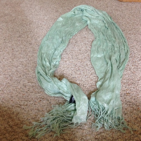 A set of three scarfs - Picture 4 of 4