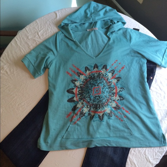 Short sleeve turquoise Aztec graphic hoodie!!