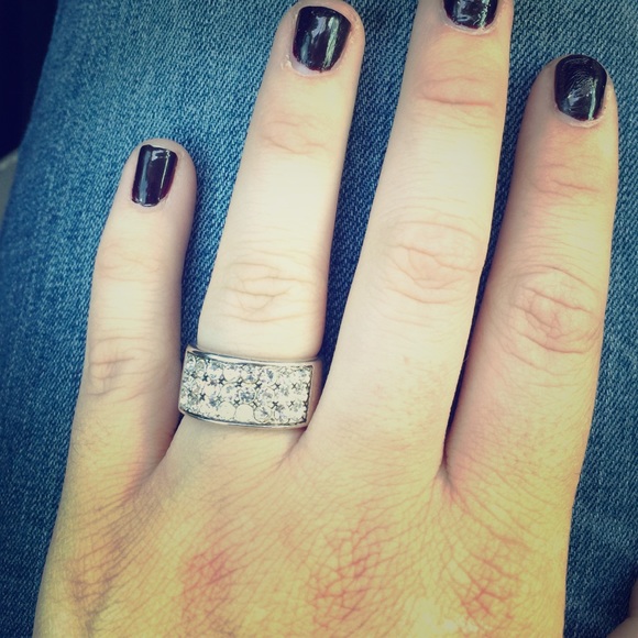 Guess ring