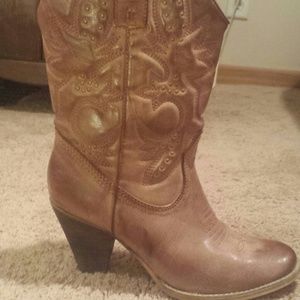 Fashion cowgirl boots.