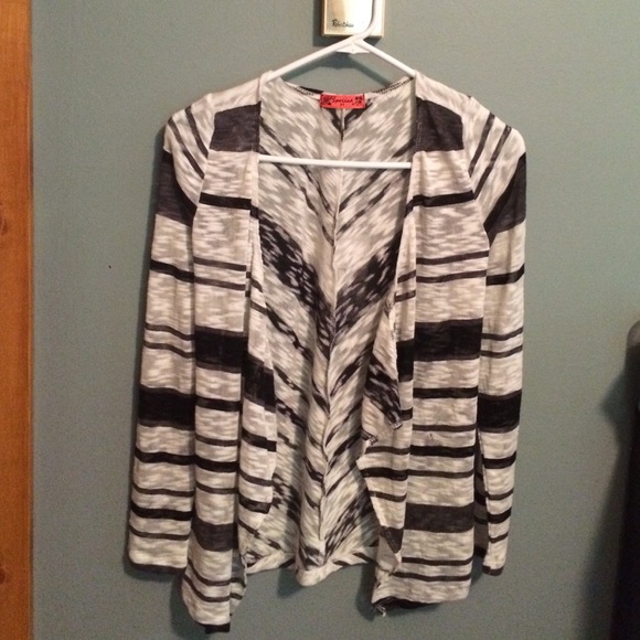 Black and white cardigan - Picture 1 of 2