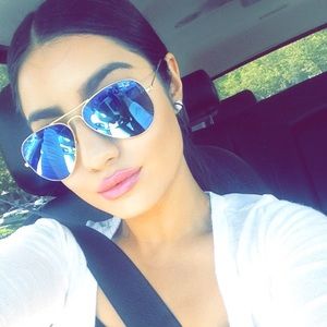 Meet your Posher, Edith