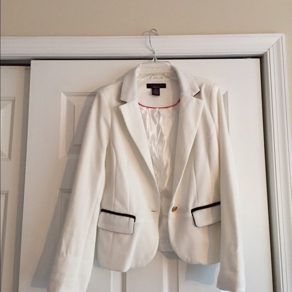 White knit blazer