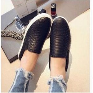 ⛔️SOLD⛔️✨ Black & White sneakers