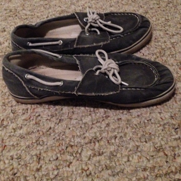 Grey shoes - Picture 1 of 3