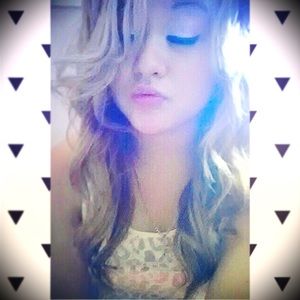 Meet your Posher, Claudia