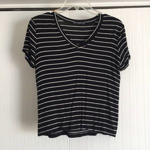 ❌❌SOLD❌❌ Super cute black/whit stripped v neck T