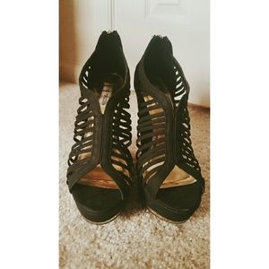 Steve Madden - Black and Gold Strappy Wedges