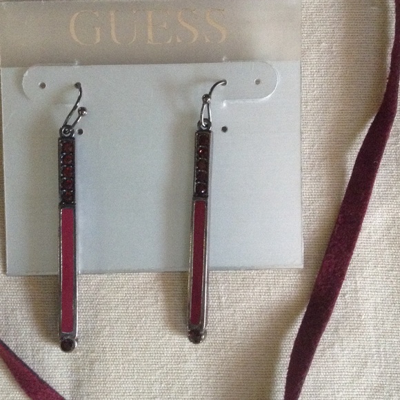 Guess set - Picture 3 of 3