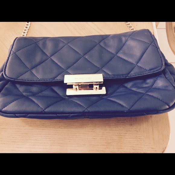 Michael Kors Handbags - Navy blue MK handbag 🎉🎉🎉