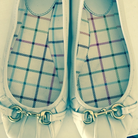 Coach flats