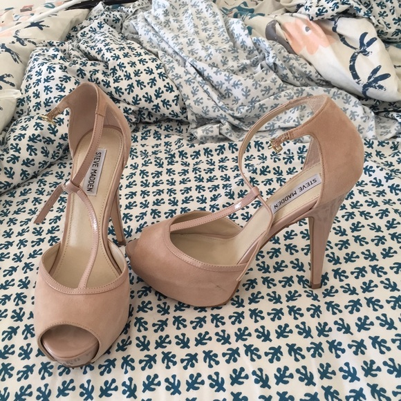 ADORABLE NUDE STEVE MADDEN HEELS - Picture 2 of 2