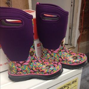 Bogs Youth purple flower snow boots