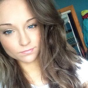 Meet your Posher, Stefany