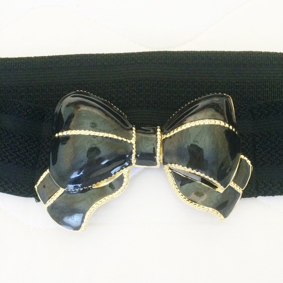 Bow Buckle Belt - Picture 2 of 3