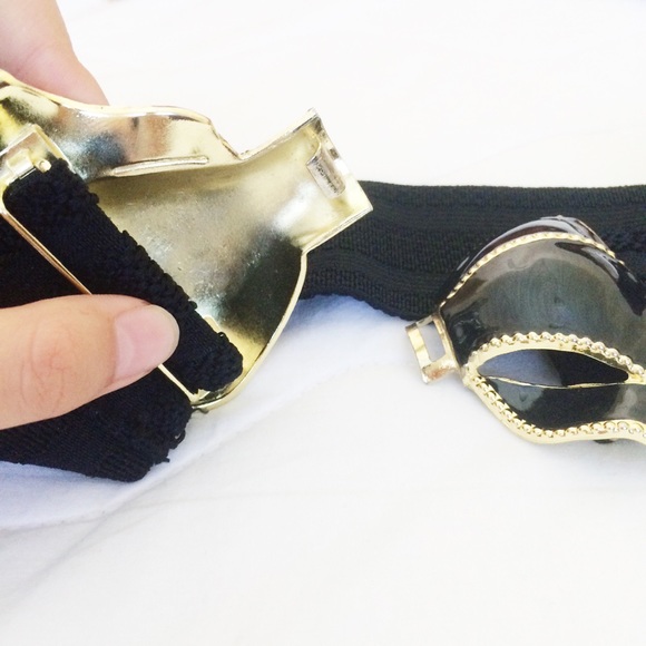 Bow Buckle Belt - Picture 3 of 3