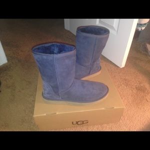 ON HOLD DO NOT BUY Women's classic short  UGG
