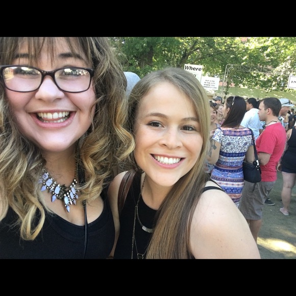 Meet your Posher, Jenna - Picture 3 of 4