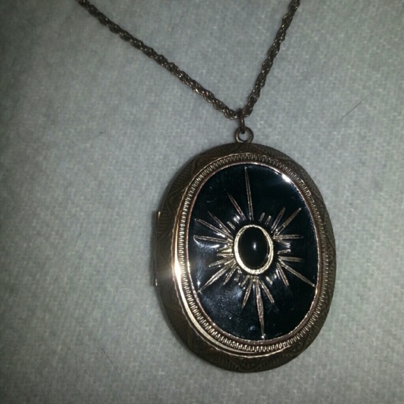 Forever 21 black locket necklace