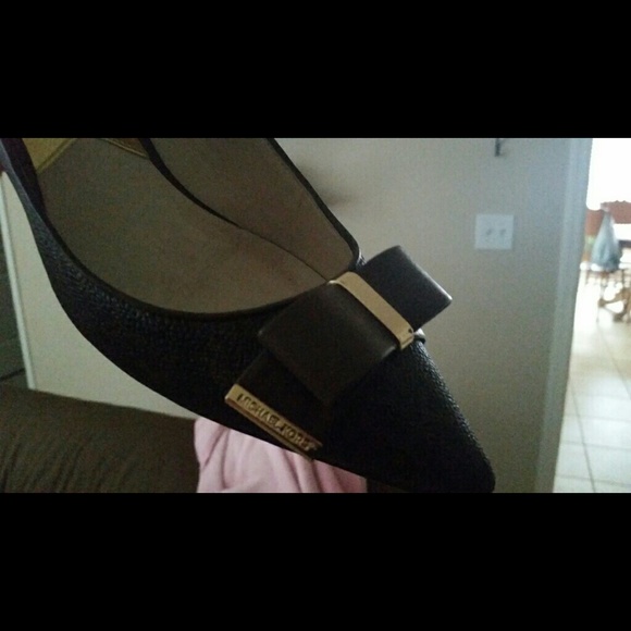 Shoes - Picture 3 of 4