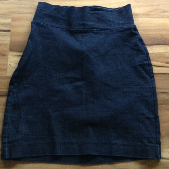 Fitted jean skirt