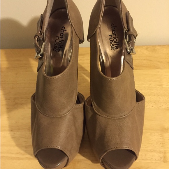 CR Taupe Pumps