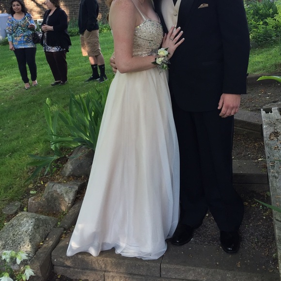 Prom dress - Picture 2 of 3