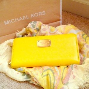 Michael Kors Continental Wallet