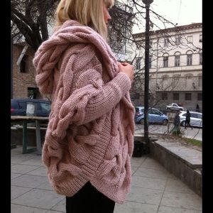 Sold 🔴🔴🔴Beautiful hand knitted cardigan.