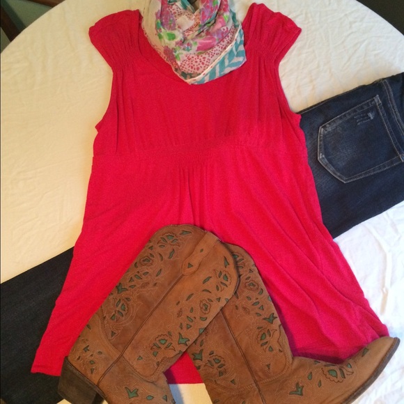 🎀Super cute dressy fuchsia tank🎀