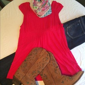 🎀Super cute dressy fuchsia tank🎀