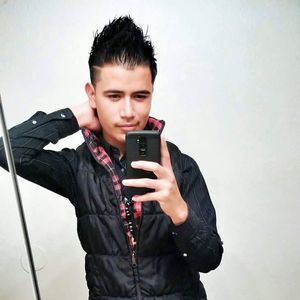 Meet your Posher, Alvaro