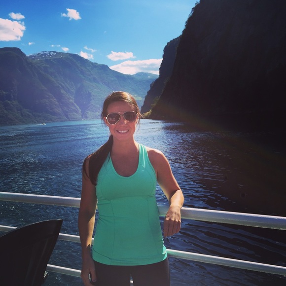 Meet your Posher, Carrie