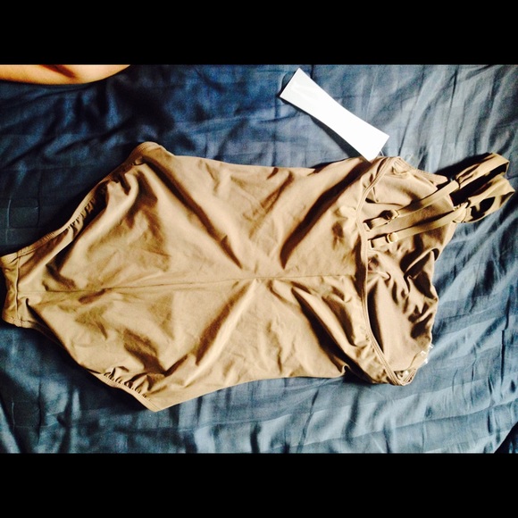 Bikini - Picture 3 of 4