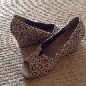 TOMS Snow Leopard Wedges