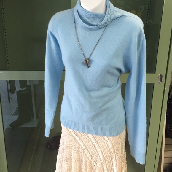 100% cashmere baby blue sweater