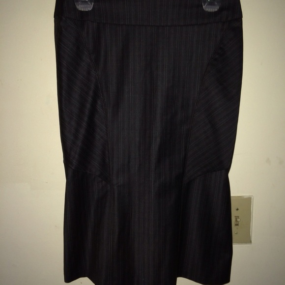 BEBE SKIRT!