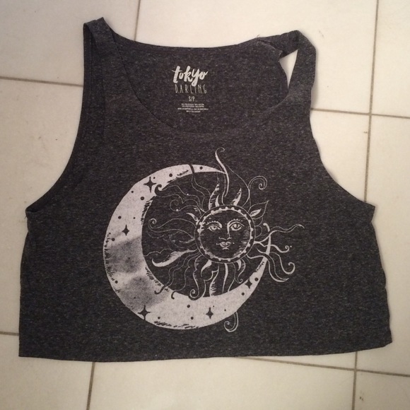 This shirt is adorable!! In perfect condition!
