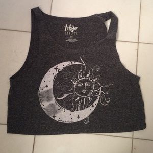 This shirt is adorable!! In perfect condition!