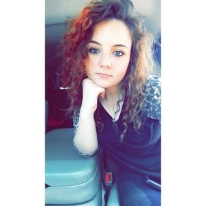 Meet your Posher, Kayla