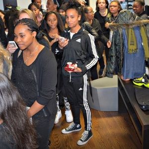 Meet your Posher, Maya