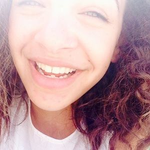 Meet your Posher, Olivia