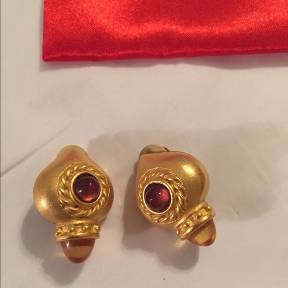 Awesome Linda Levinson clip-on earrings