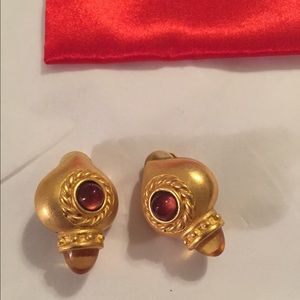 Awesome Linda Levinson clip-on earrings