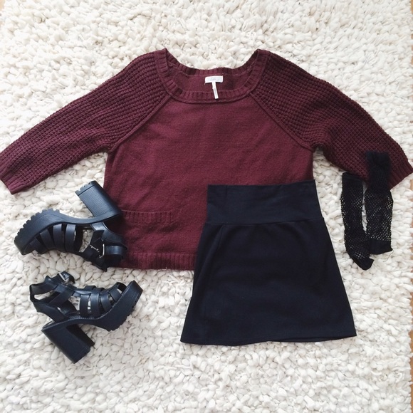 🔹Maroon sweater/top🔹