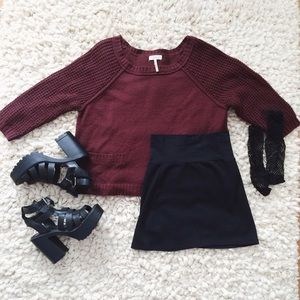🔹Maroon sweater/top🔹