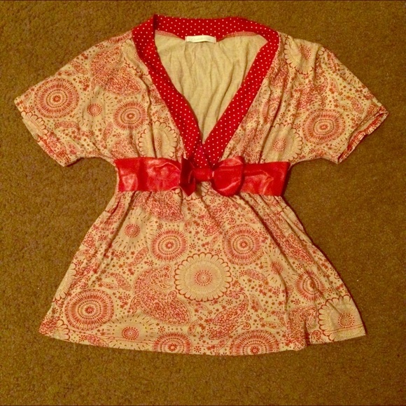 Cute V-neck red print shirt